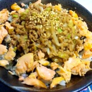 常備菜で簡単！豚鮭そぼろ丼